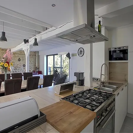 Spacious With Private Garden