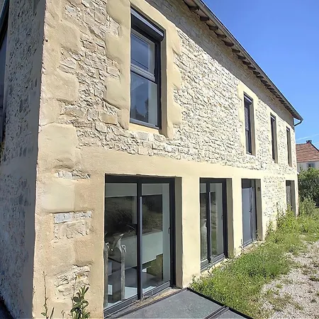 Spacious With Private Garden *