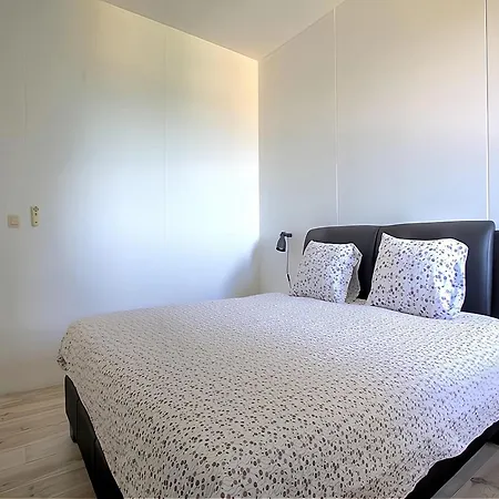 Spacious With Private Garden *