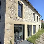 Spacious With Private Garden *