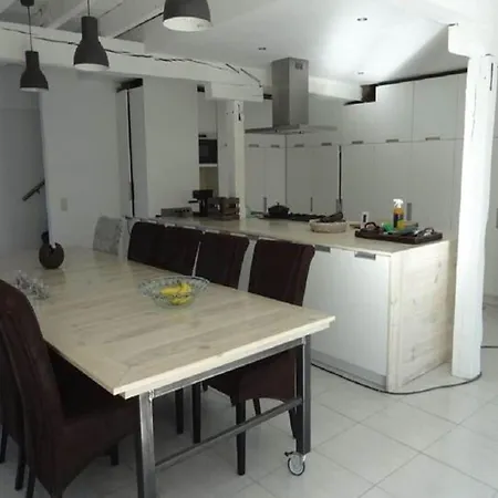 Spacious With Private Garden Сasa de vacaciones Gourdon-en-quercy