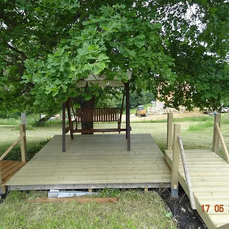 بيت للعطل Spacious With Private Garden